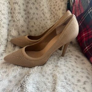 Charles David Nude Color SK Stretch Knit Heels Size 9